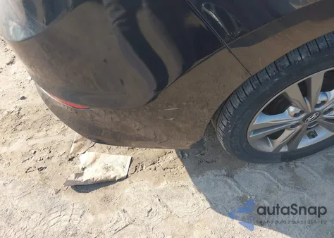 2017 Hyundai Elantra Se z USA, uszkodzony, nr VIN KMHD84LF4HU381059